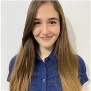 Laureata magistrale insegna matematica a bambini e ragazzi, a partire dalle elementari fino alle superiori